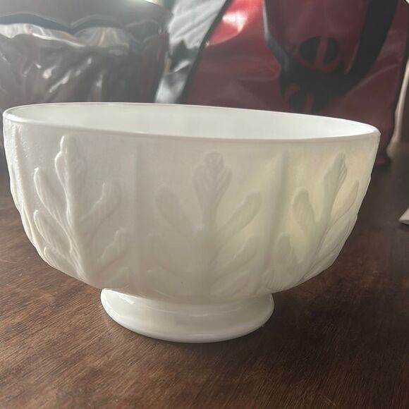 Vintage 1975 FTD OAK LEAF MILK GLASS Oval Bowl Low Footed Compote Planter - Picture 1 of 7
